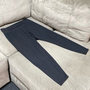 ATHLETA Women's Heather Athletic Leggings
7/8 Length Certified B Size 8